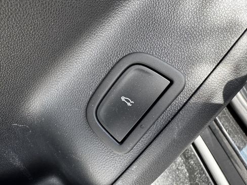 Used 2026 Chevrolet Traverse LT w/ Midnight/Sport Edition FWD image 15