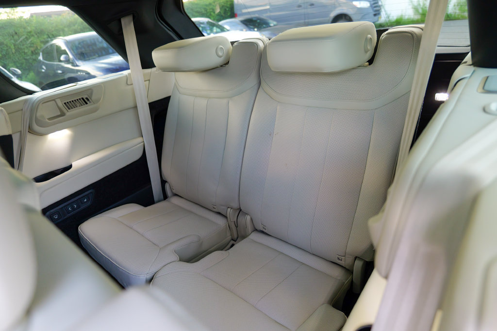 Used 2025 Land Rover Range Rover Long Wheelbase SE AWD/4WD image 29