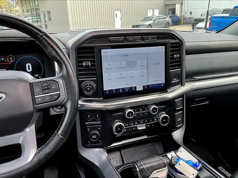 Used 2022 Ford F150 Lariat w/ Equipment Group 502A High image 35