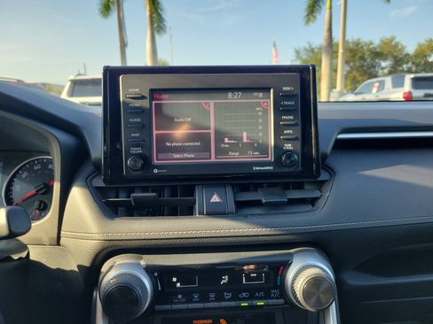 Used 2020 Toyota RAV4 LE FWD image 26