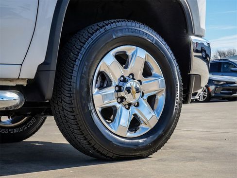 Used 2021 Chevrolet Silverado 2500 LTZ w/ LTZ Premium Package image 9