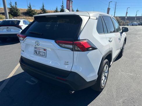 Used 2025 Toyota RAV4 LE AWD/4WD image 4