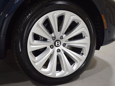 New 2025 Bentley Bentayga AWD/4WD image 7