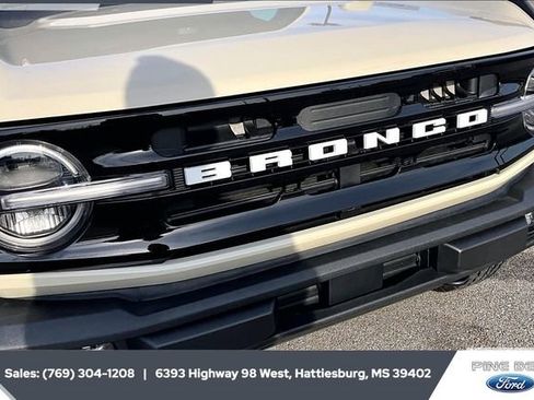 Used 2025 Ford Bronco Outer Banks image 21