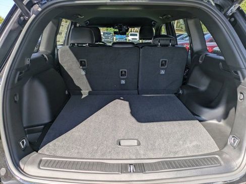 New 2025 Jeep Grand Cherokee Altitude image 11