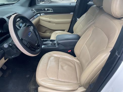 Used 2017 Ford Explorer Limited image 11