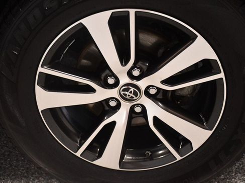 Used 2017 Toyota RAV4 XLE FWD image 21