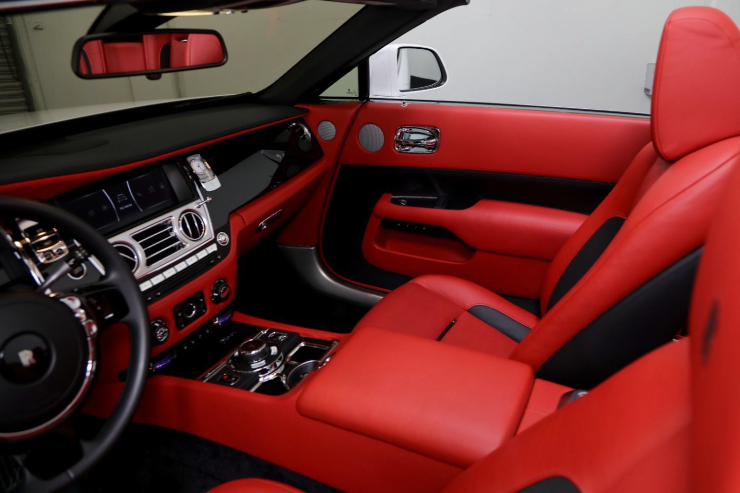 Used 2018 Rolls-Royce Dawn RWD image 52