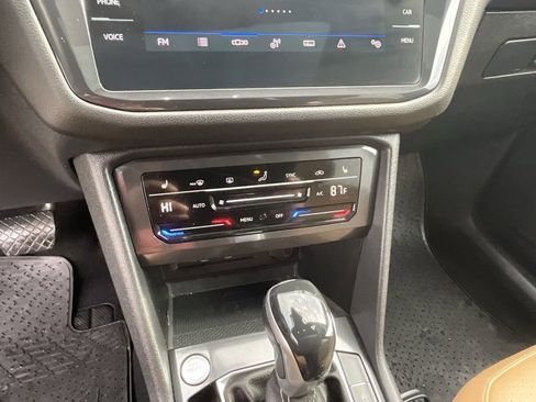 Used 2022 Volkswagen Tiguan SE image 17