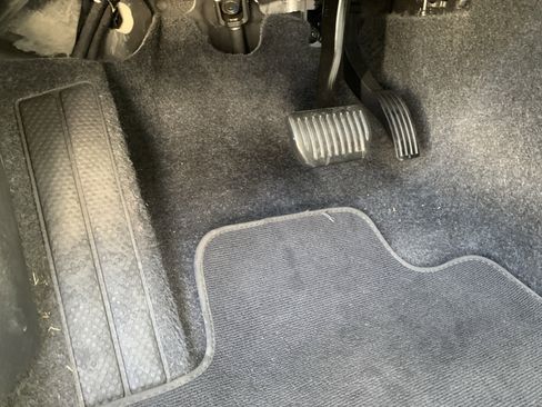 Used 2025 Volvo XC40 B5 Plus image 17