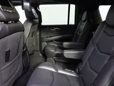 Used 2017 Cadillac Escalade ESV Platinum image 21