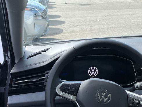 Used 2025 Volkswagen Jetta SE image 34