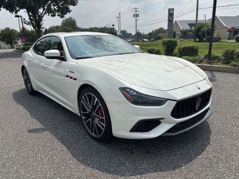 Used 2021 Maserati Ghibli Trofeo image 7