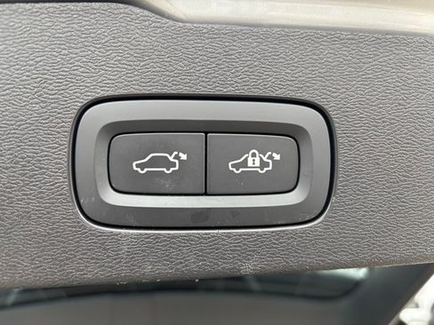 Used 2025 Volvo V60 B5 Cross Country Plus image 25