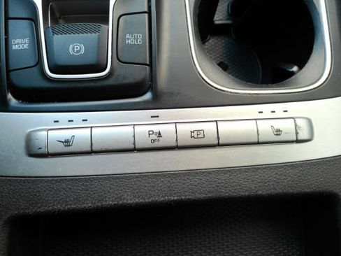 Used 2024 Kia Carnival LX FWD image 55