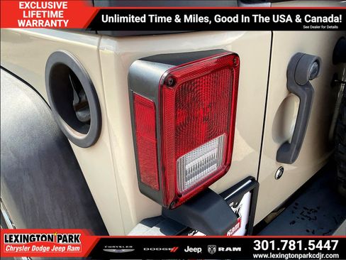 Used 2017 Jeep Wrangler Unlimited Rubicon w/ Dual Top Group AWD/4WD image 21