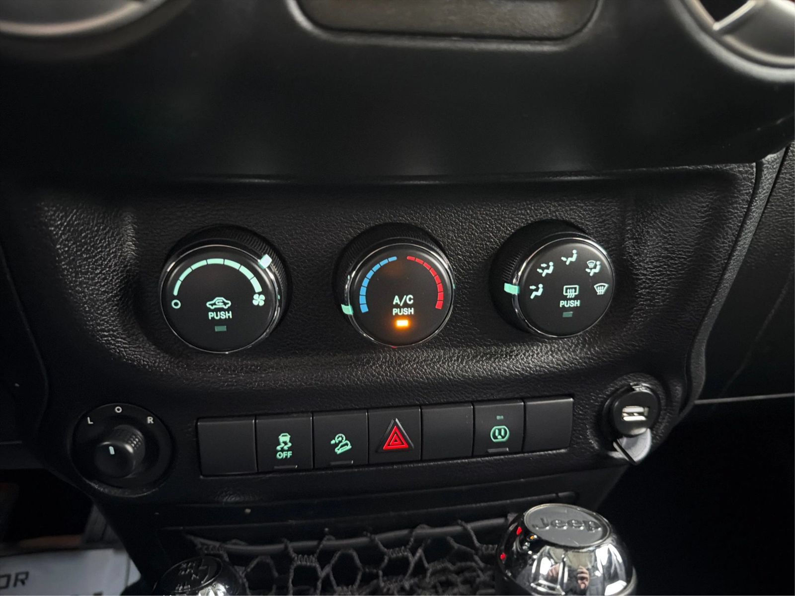 Used 2017 Jeep Wrangler Unlimited Sahara AWD/4WD image 25