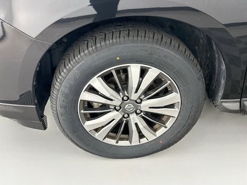 Used 2020 Nissan Pathfinder SL AWD/4WD image 11