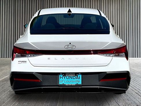 New 2026 Hyundai Elantra SE image 4