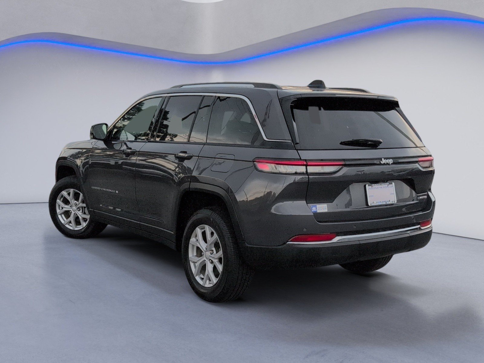 Used 2023 Jeep Grand Cherokee Limited RWD image 9