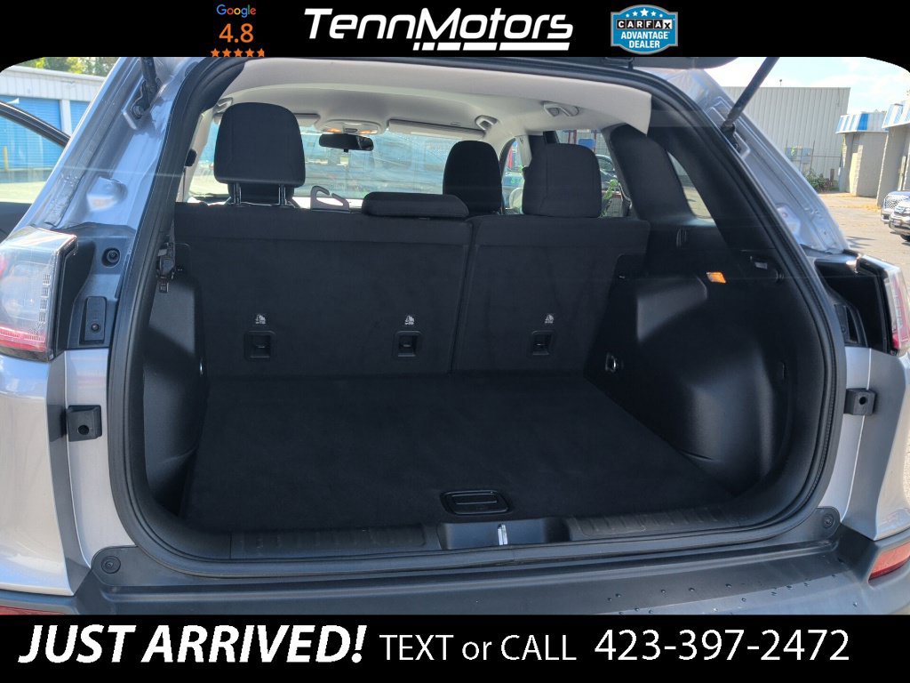 Used 2019 Jeep Cherokee Latitude w/ Cold Weather Group AWD/4WD image 21