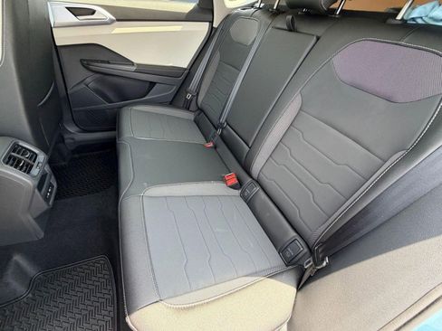 New 2026 Volkswagen Taos SE FWD image 21