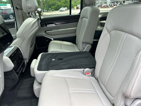 Used 2022 Jeep Wagoneer Series II w/ Premium Group I AWD/4WD image 25