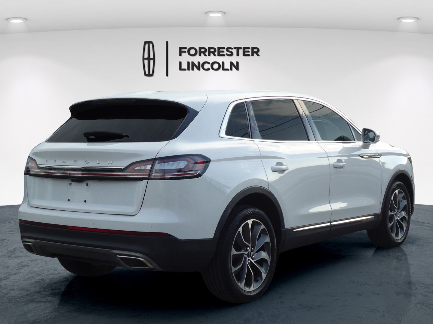Used 2023 Lincoln Nautilus Reserve w/ Equipment Group 201A AWD/4WD image 3