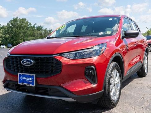 Used 2023 Ford Escape Active AWD/4WD image 2