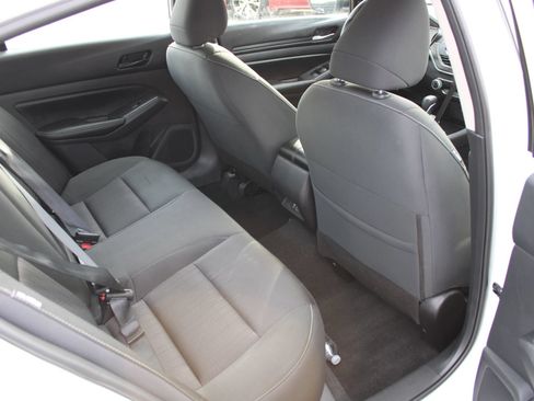 Used 2024 Nissan Altima 2.5 SV FWD image 18