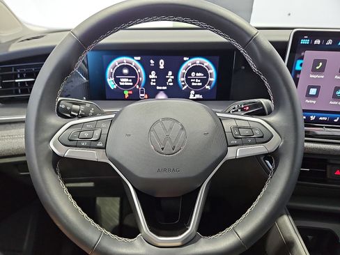 Certified 2025 Volkswagen Tiguan S FWD image 21