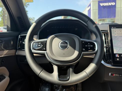 Certified 2026 Volvo XC90 T8 Ultra w/ Protection Package AWD/4WD image 17