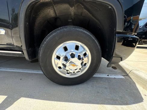 Used 2024 Chevrolet Silverado 3500 High Country w/ High Country Premium Package AWD/4WD image 29
