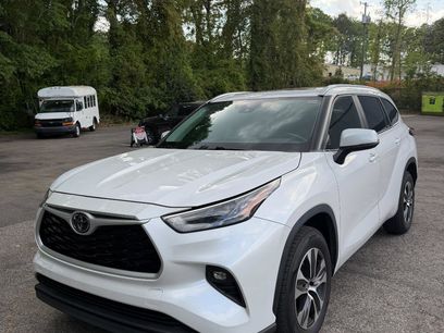 Used 2023 Toyota Highlander XLE