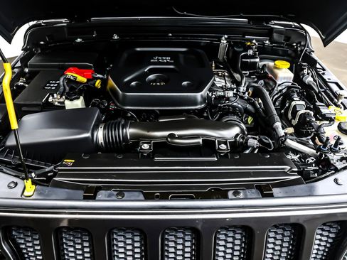 Used 2021 Jeep Wrangler Unlimited Sahara image 11