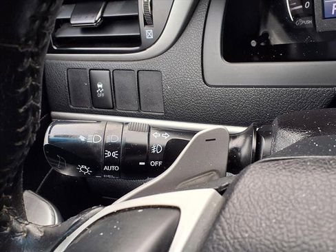 Used 2014 Toyota Camry L image 18