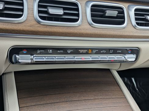 Used 2021 Mercedes-Benz GLS 580 4MATIC image 13