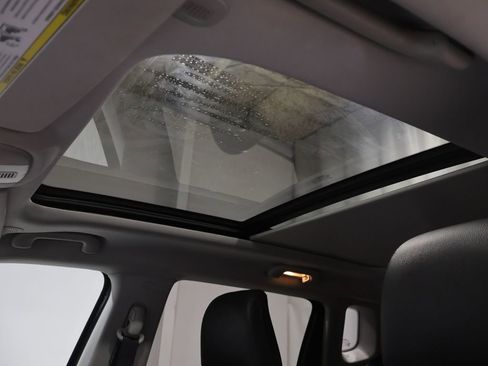 Certified 2022 Jeep Compass Limited w/ Sun and Sound Group image 32