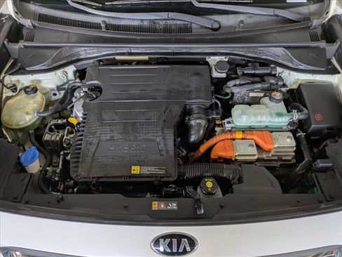 Used 2018 Kia Niro LX image 23