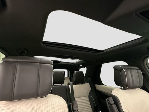 Used 2022 Land Rover Discovery HSE R-Dynamic AWD/4WD image 17