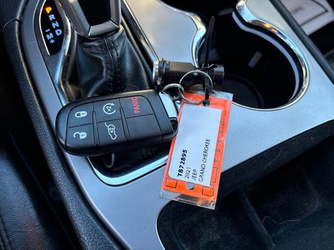 Used 2021 Jeep Grand Cherokee Laredo X image 28