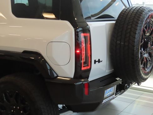 Used 2026 GMC Hummer EV SUV w/ LPO, Dark Essentials Package AWD/4WD image 11