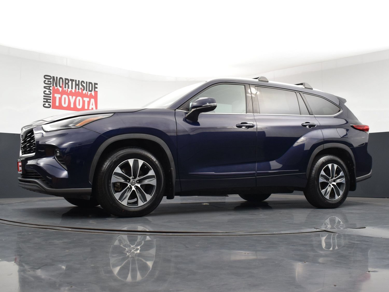 Used 2022 Toyota Highlander XLE AWD/4WD image 30