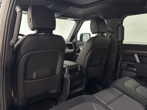 Used 2023 Land Rover Defender 110 X-Dynamic SE image 14