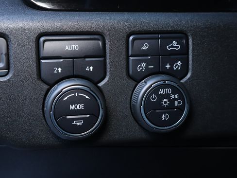 Used 2022 Chevrolet Silverado 1500 LTZ w/ LTZ Convenience Package II AWD/4WD image 14