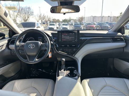 Certified 2022 Toyota Camry SE image 28