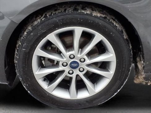 Used 2017 Ford Fusion SE w/ Fusion SE Technology Package image 10