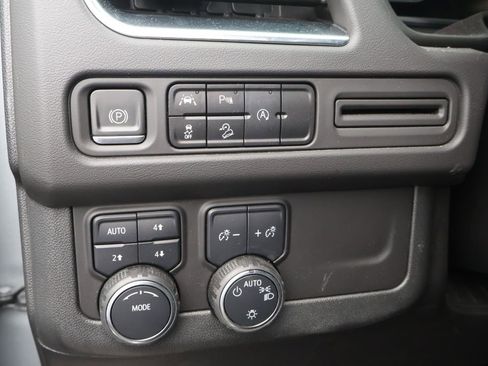 Used 2024 Chevrolet Suburban Premier AWD/4WD image 21