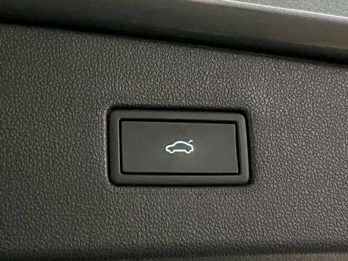 Certified 2024 Volkswagen Tiguan SE image 39