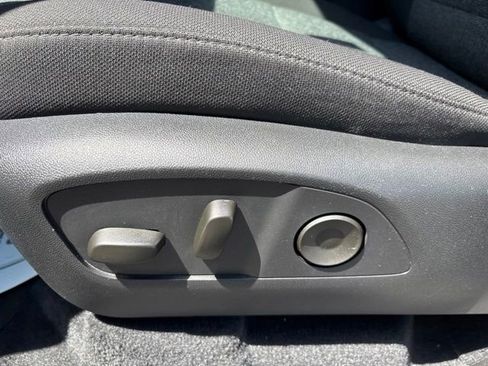 Used 2025 GMC Acadia Elevation FWD image 21